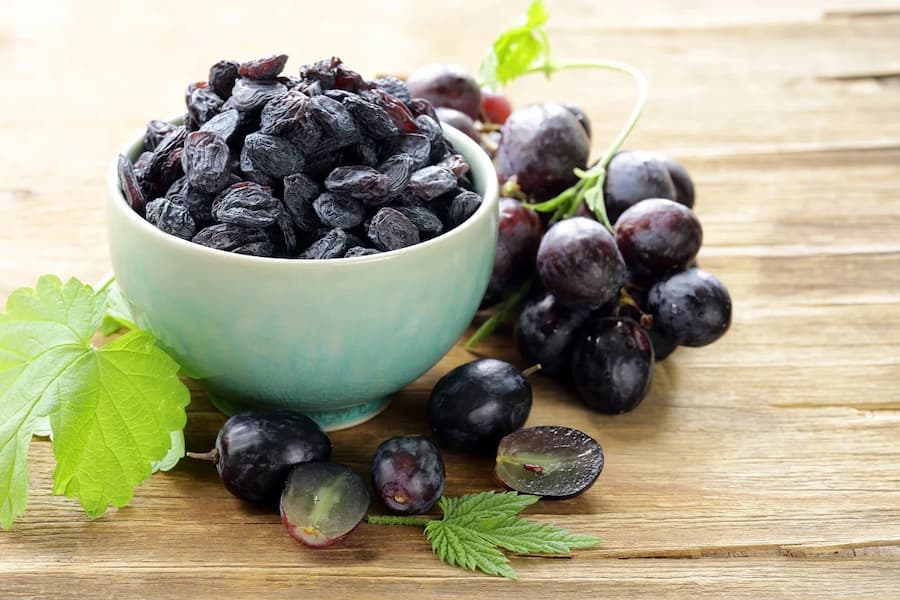 فروش مستقیم و عمده کشمش انگور سیاه + قیمت ویژه